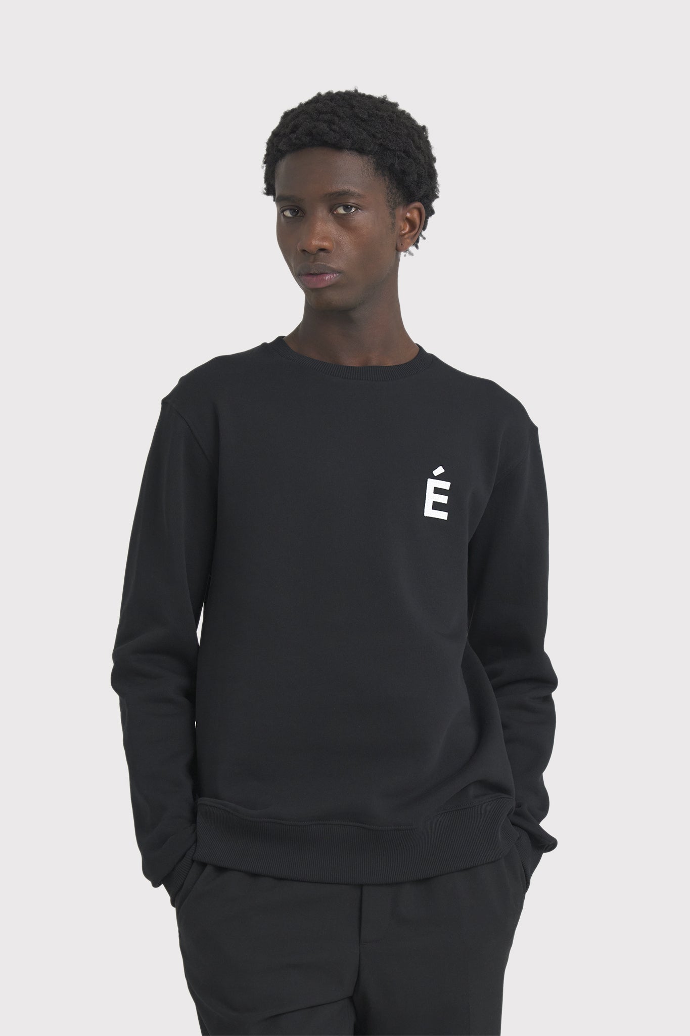 ÉTUDES STORY PATCH BLACK SWEATSHIRTS 6