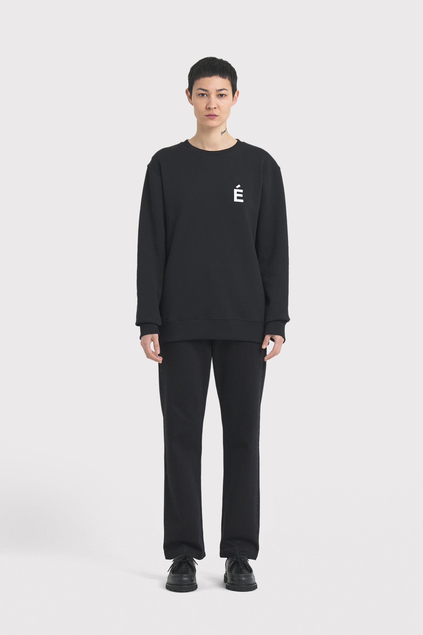 ÉTUDES STORY PATCH BLACK SWEATSHIRTS 1